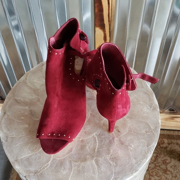 Shoes - Picture 1 of 4